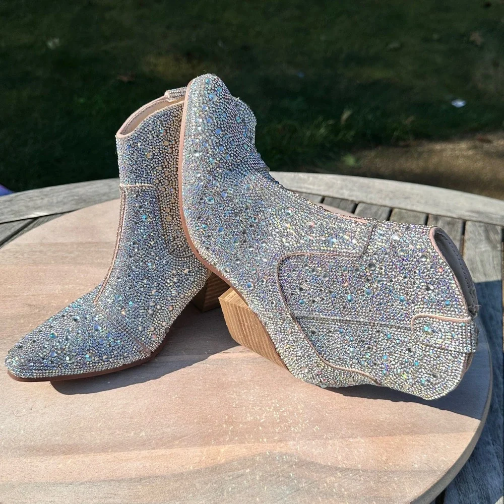 Cushionaire Bravo Womens Rhinestone Western Ankle Boots Iridescent Silver 6.5